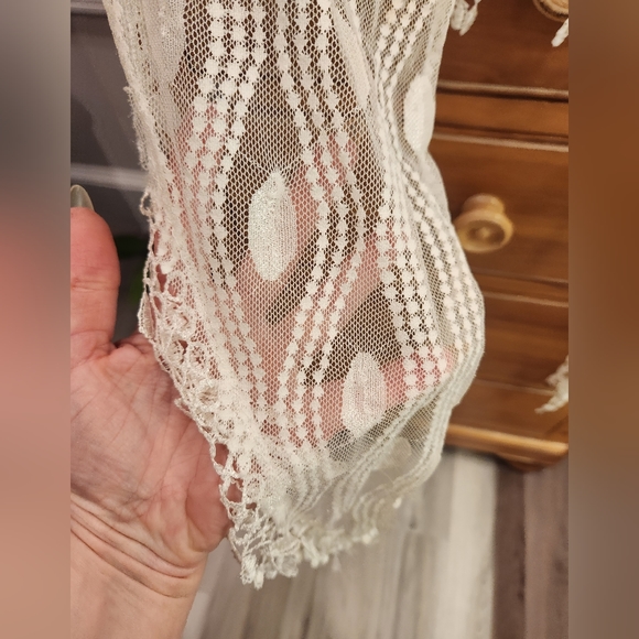 Beautiful Scarf - Picture 2 of 3